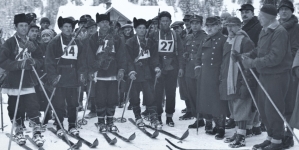 Drużyna Hucułów na mecie marszu szlakiem huculskim II Brygady Legionów w otoczeniu przedstawicieli władz wojskowych i cywilnych 18.02.1934 r.