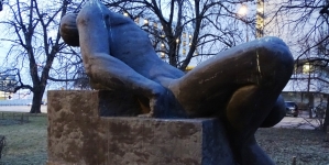 <%# $this->DataItem->marArticleFrom->title %