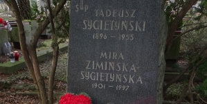 Grób Tadeusz Sygietyńskiego i jego żony Miry Zimińskiej-Sygietyńskiej na Wojskowych Powązkach w Warszawie.