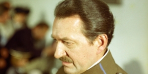 <%# $this->DataItem->marArticleFrom->title %