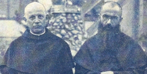 Prowincjał franciszkanów Ojciec Kornel Czupryk i Ojciec Maksymilian Kolbe przed wyjazdem do Japonii w 1933 r.