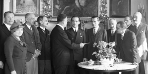Wręczenie nagród laureatom konkursu dramatycznego w Krakowie w marcu 1935 roku.