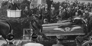 Uroczystości pogrzebowe Michała Drzymały w Miasteczku 29.04.1937 roku.