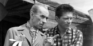 Aktorzy Janusz Strachocki i Józef Nalberczak w filmie "Szczęściarz Antoni" z 1960 roku.