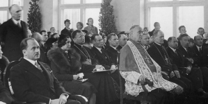 Uroczystość otwarcia i poświęcenia Domu Pracy dla Najbiedniejszej Młodzieży Annopola i Bródna przy ul. Poborzańskiej w Annopolu we wrześniu 1939 r.