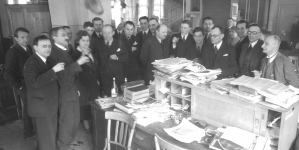 Uroczysta lampka wina z okazji wydania 500 numeru gazety "Światowid" w Krakowie w 1934 roku.