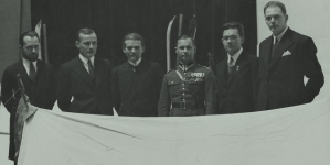 Uczestnicy polskiej wyprawy naukowej na Spitsbergen po zbiorowym odczycie w Teatrze Wielkim w Warszawie 3.12.1934 r.