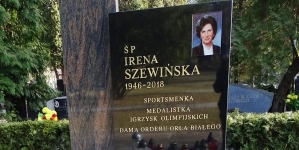 Grób Ireny Szewińskiej na Wojskowych Powązkach w Warszawie.
