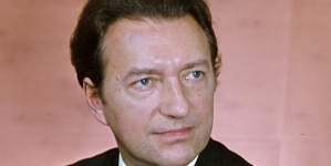 <%# $this->DataItem->marArticleFrom->title %