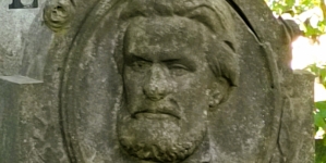 Wizerunek Edwarda Klinka na jego grobie na cmentarzu ewangelicko-reformowanym w Warszawie.