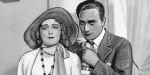 Mieczysława Ćwiklińska jako Ilona i Antoni Różycki jako Tibor w przedstawieniu „Niebieski Lis” Ferenca Herczega w Teatrze Narodowym w Warszawie w 1930 roku.