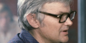 Ryszard Ber w trakcie realizacji serialu "Lalka" w 1977 r.
