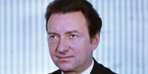 <%# $this->DataItem->marArticleFrom->title %