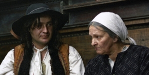 Krzysztof Frykowski i Hanna Skarżanka w filmie Konrada Nałęckiego "Ród Gąsieniców" z 1979 roku.