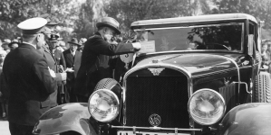 Pokaz i konkurs piękności samochodów zorganizowany przez Automobilklub Polski w parku im. Ignacego Jana Paderewskiego w Warszawie w maju 1931 roku. (2)