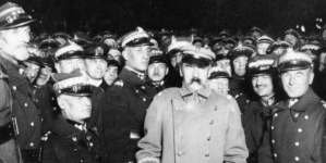 Spotkanie Marszałka Piłsudskiego z generalicją i oficerami na dziedzińcu Belwederu  w czasie gry wojennej 10  listopada  1926 roku.