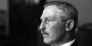 Paweł Romocki, minister komunikacji. Fotografia portretowa z profilu.