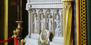 Grobowiec Mieszka I i Bolesława Chrobrego w Złotej Kaplicy katedry poznańskiej.