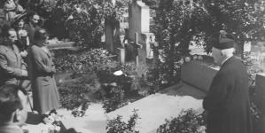 Uroczystość odsłonięcia nagrobka na mogile pianisty Bolesława Kona na Cmentarzu Powązkowskim w Warszawie 10.06.1938 r.