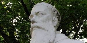 Popiersie Augustyna Kordeckiego z jego pomnika w parku Jordana w Krakowie.