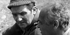 Ryszard Pietruski i Jerzy Szeski podczas pracy nad filmem "Kiedy miłość była zbrodnią" w 1967 r.