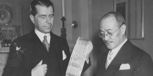 Odznaczenie ambasadora Chin w Stanach Zjednoczonych Wanga Zhengtinga Orderem Polonia Restituta. (Waszyngton, wrzesień 1938 r.)