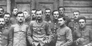 Grupa oficerów I Brygady Legionów po wycofaniu Legionów z linii frontu do Baranowicz w listopadzie 1916 roku.