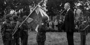 Wręczenie sztandaru 1 Samodzielnej Brygadzie Spadochronowej  w Cupar 15.06.1944 r.