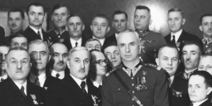 Odznaczenie członków Związku byłych Uczestników Wojskowej Straży Kolejowej przez gen. Kazimierza Sosnkowskiego 15.12.1938 roku w Warszawie.