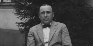 Sylwester Gruszka - konsul Polski w Kolonii w towarzystwie nierozpoznanych mężczyzn.