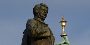 Pomnik Mickiewicza w Warszawie autorstwa Cypriana Godebskiego.