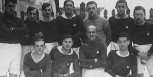 Drużyna reprezentacji Polski na mecz z Węgrami w grudniu 1921 r.