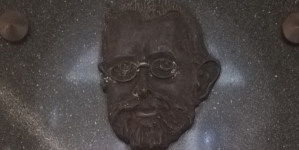 Tablica ku czci Stanisława Kalinowskiego w auli Gmachu Fizyki Politechniki Warszawskiej.