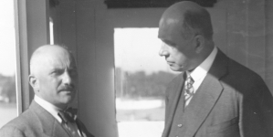 Poseł Konstanty Rozwadowski w rozmowie z dyrektorem Departamentu Górniczo-Hutniczego Czesławem Peche.