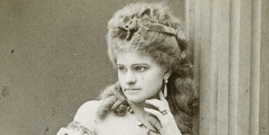 Bronisława Dowiakowska w tytułowej roli w operze "Piękna Helena" J. Offenbacha.