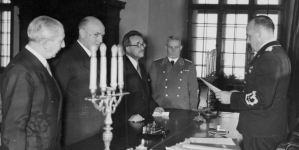 Członkowie zarządu Polskiego Banku Emisyjnego u gubernatora Hansa Franka w październiku 1940 r.