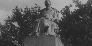 Pomnik Jana Kasprowicza w Inowrocławiu.