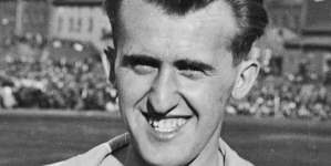 Gerard Wodarz, piłkarz klubu sportowego Ruch Wielkie Hajduki w koszulce klubu sportowego Slavia Ruda.