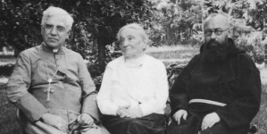 Biskup Józef Plagens, pani Libeltowa i ojciec Czesław w 1930 r.