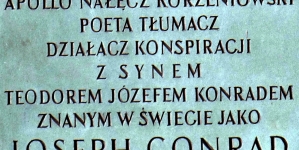 Tablica pamiątkowa w Warszawie na kamiennicy przy ul. Nowy Świat 47.
