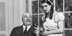Mieczysław Frenkiel i Halina Cieszkowska w przedstawieniu  „Dwór we Włodkowicach” Zygmunta Przybylskiego w Teatrze Nowym w Poznaniu.