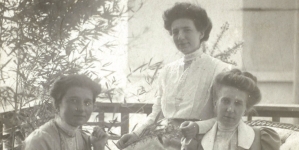 Julia Puszetowa w towarzystwie Zofii Żółtowskiej i Marii Puszet w Viareggio.