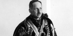 Poseł Petro Szekeryk-Donykiw w stroju regionalnym.