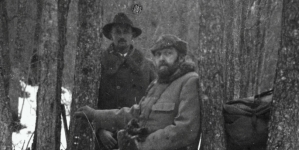 Hrabia Zdzisław Tarnowski na stanowisku podczas polowania na dziki w ordynacji księcia Karola Mikołaja Radziwiłła w styczniu 1936 roku.