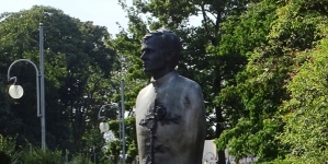 Pomnik księdza Jerzego Popiełuszki w Częstochowie.