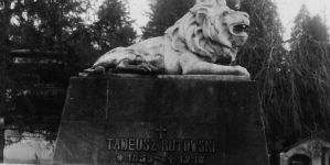 Grobowiec Tadeusza Rutowskiego na cmentarzu Łyczakowskim we Lwowie. .