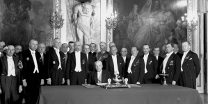 Ceremonia podpisania przez prezydenta RP Ignacego Mościckiego Konstytucji 1935 roku w Sali Rycerskiej na Zamku Królewskim w Warszawie, 23.04.1935 r.