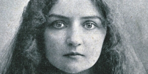 Jadwiga Mrozowska  w tytułowej roli w „Królowej Bajce” Mariana Tatarkiewicza.