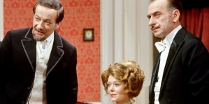 <%# $this->DataItem->marArticleFrom->title %