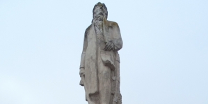 Pomnik Tadeusza Kościuszki na rynku w Proszowicach.